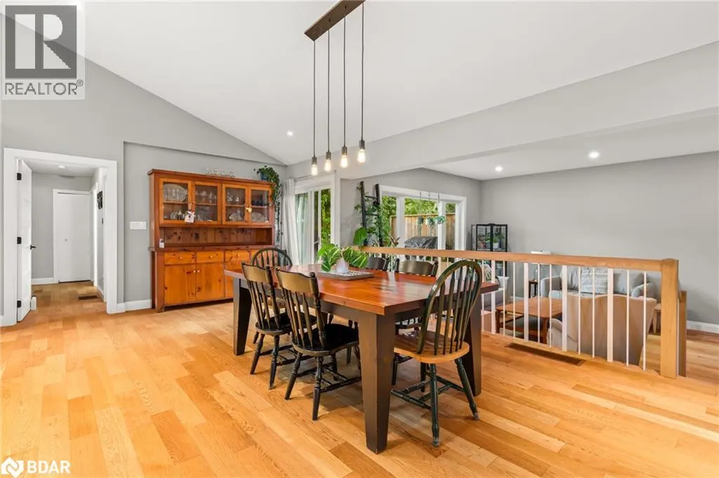 2656 WESTSHORE Crescent