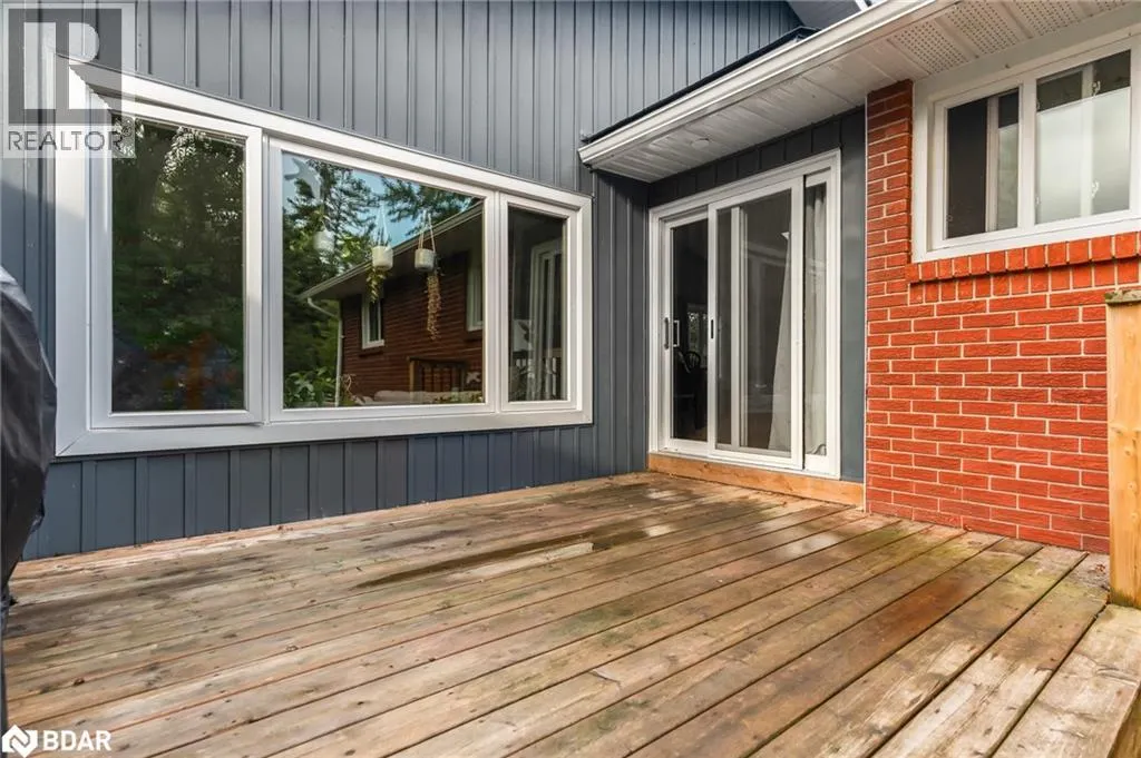 2656 WESTSHORE Crescent