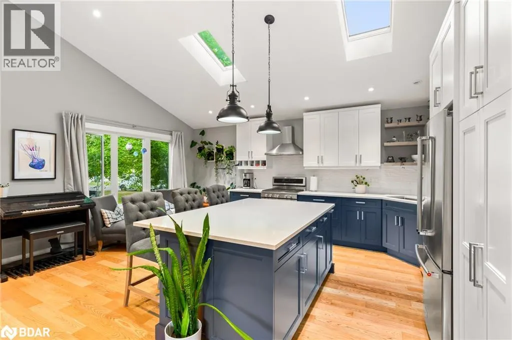 2656 WESTSHORE Crescent