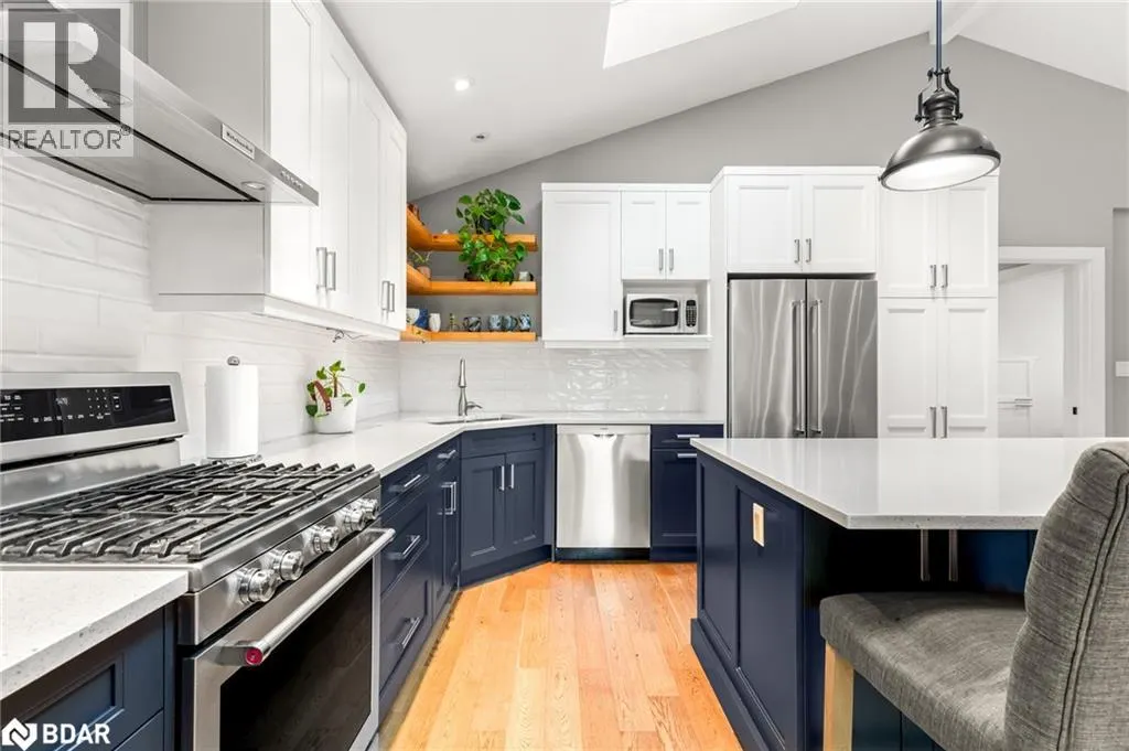 2656 WESTSHORE Crescent
