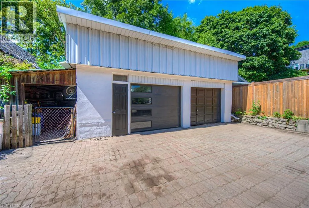 116 CEDAR Street S