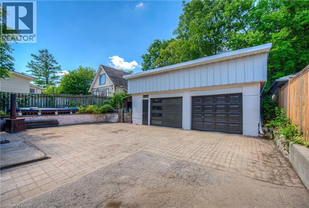 116 CEDAR Street S