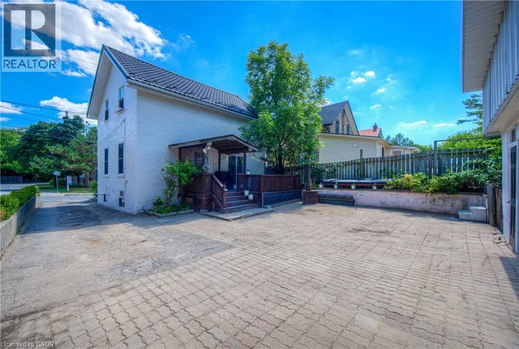 116 CEDAR Street S