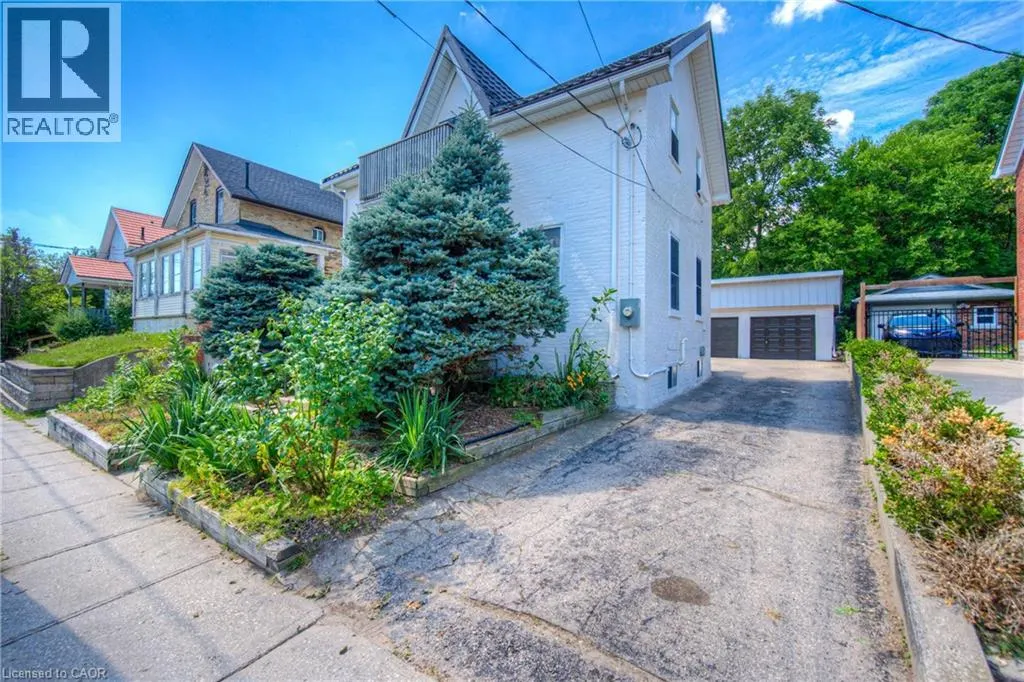 116 CEDAR Street S