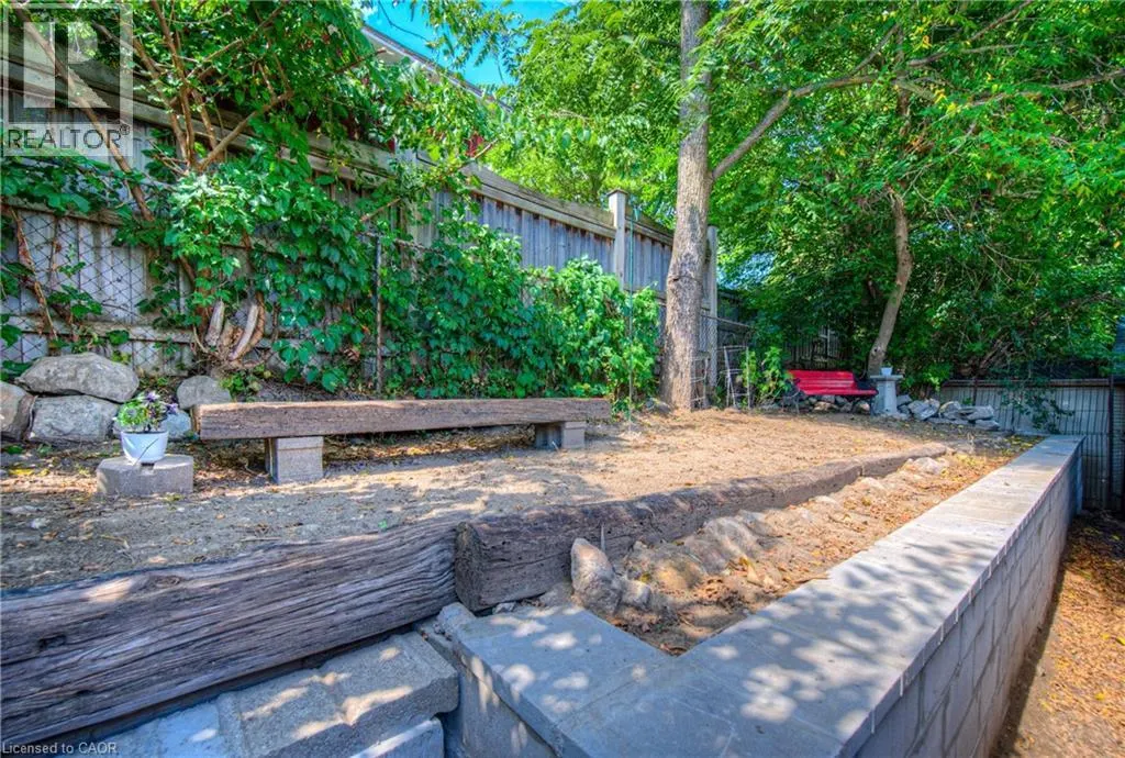 116 CEDAR Street S