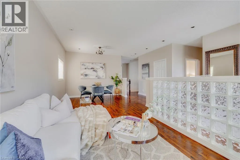 633 AVONWICK Avenue