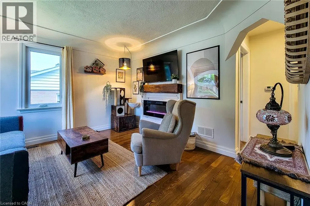 345 HAWKRIDGE Avenue Unit# Main floor, #Main floor