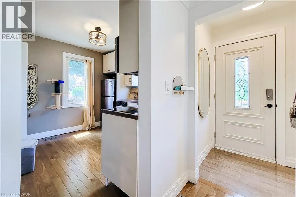 345 HAWKRIDGE Avenue Unit# Main floor, #Main floor