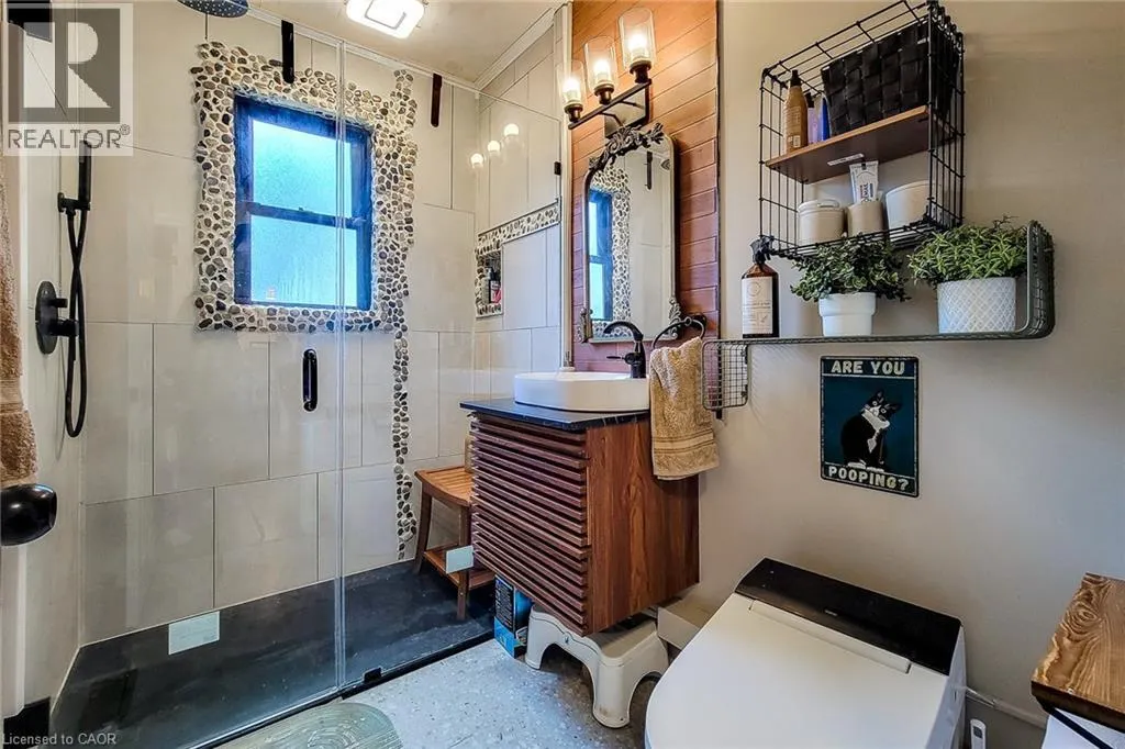 345 HAWKRIDGE Avenue Unit# Main floor, #Main floor