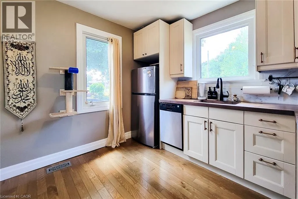 345 HAWKRIDGE Avenue Unit# Main floor, #Main floor