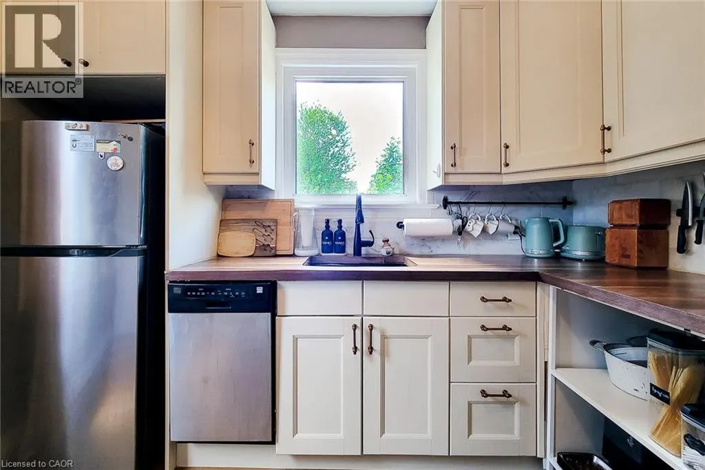 345 HAWKRIDGE Avenue Unit# Main floor, #Main floor
