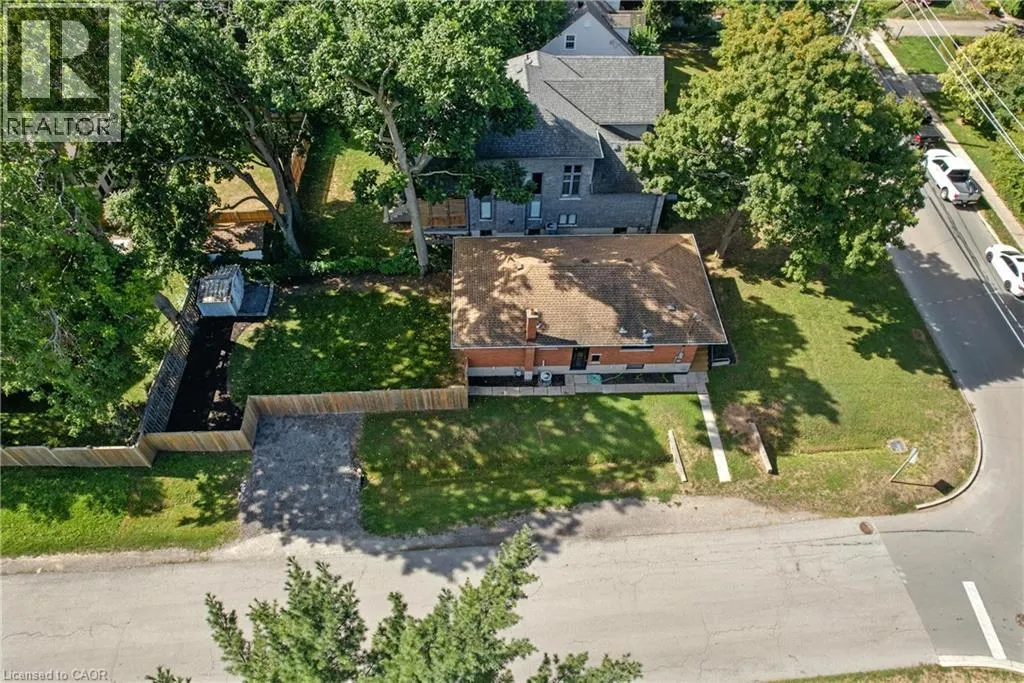 30 KERMAN Avenue