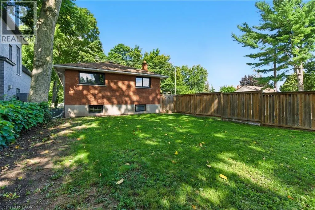30 KERMAN Avenue
