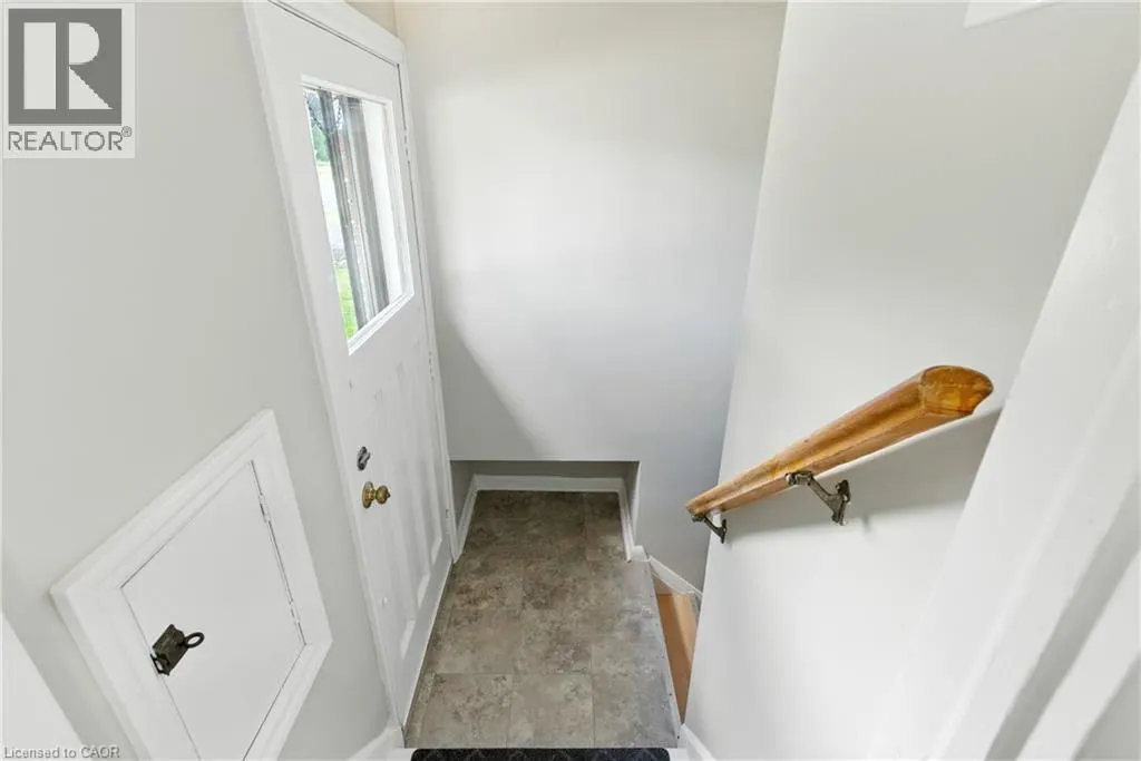 30 KERMAN Avenue