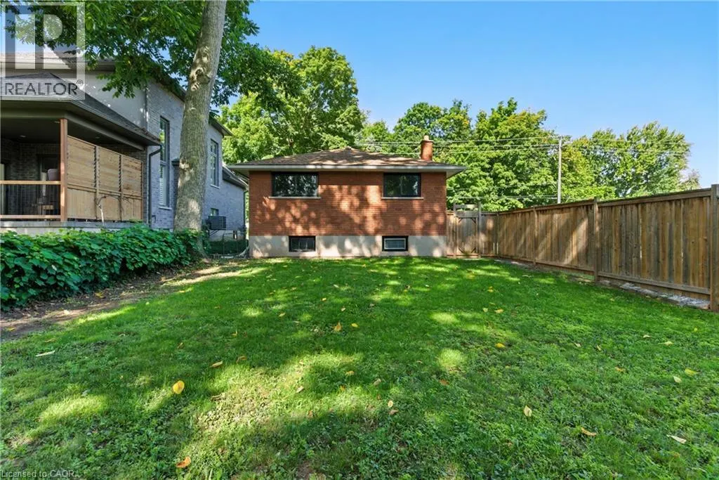 30 KERMAN Avenue