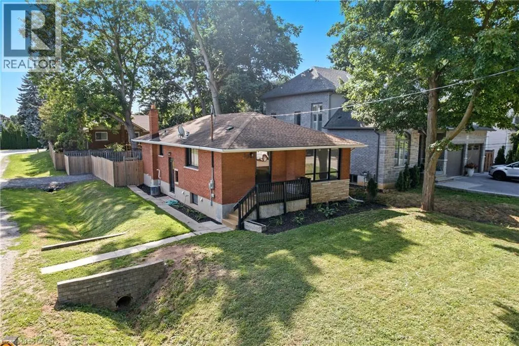 30 KERMAN Avenue