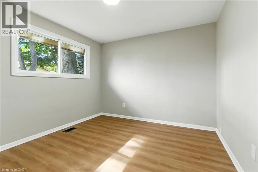 30 KERMAN Avenue