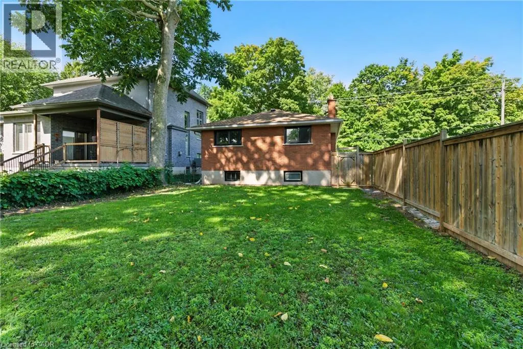 30 KERMAN Avenue