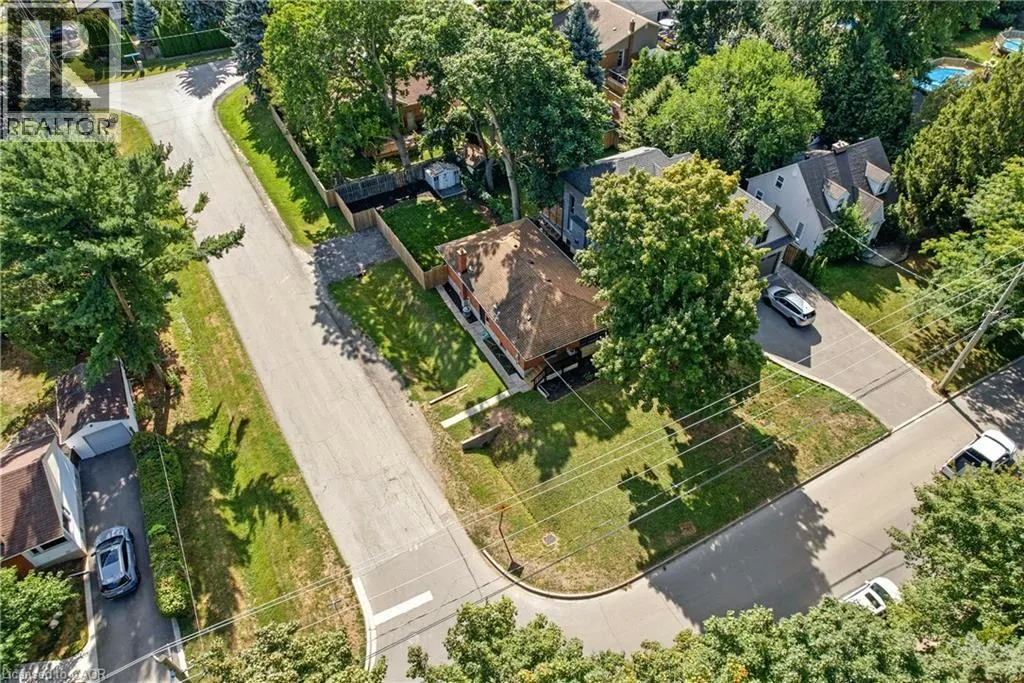 30 KERMAN Avenue