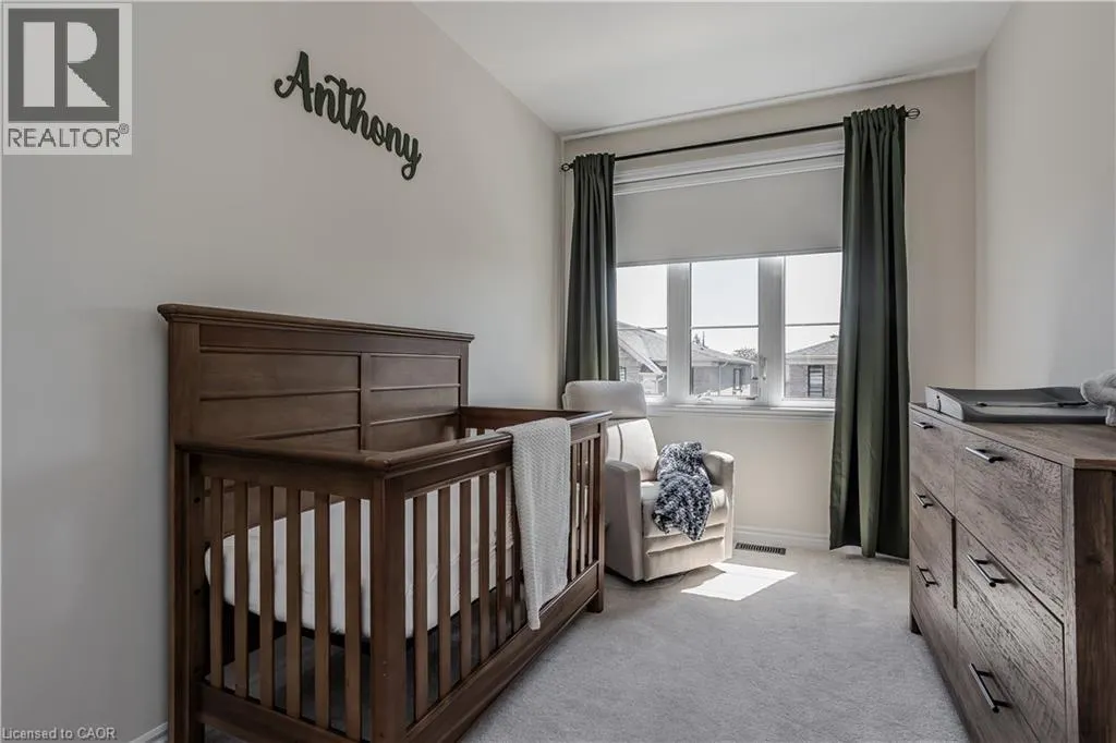 1407 OAKMONT Common