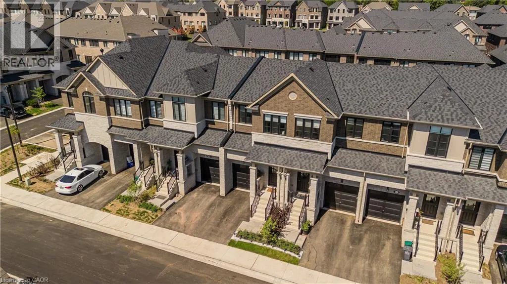 1407 OAKMONT Common