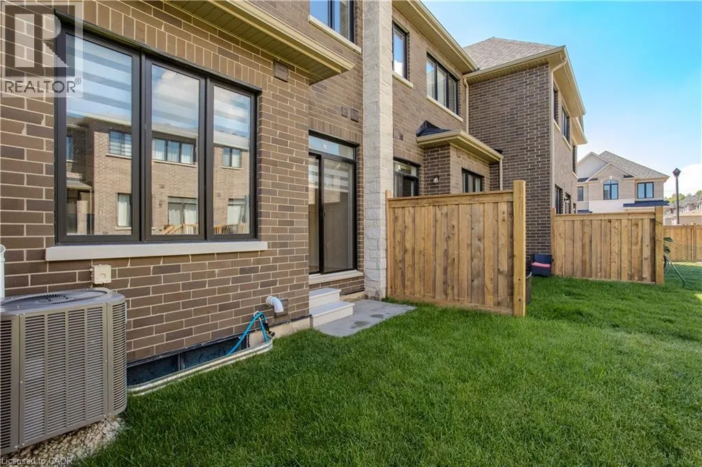 1407 OAKMONT Common
