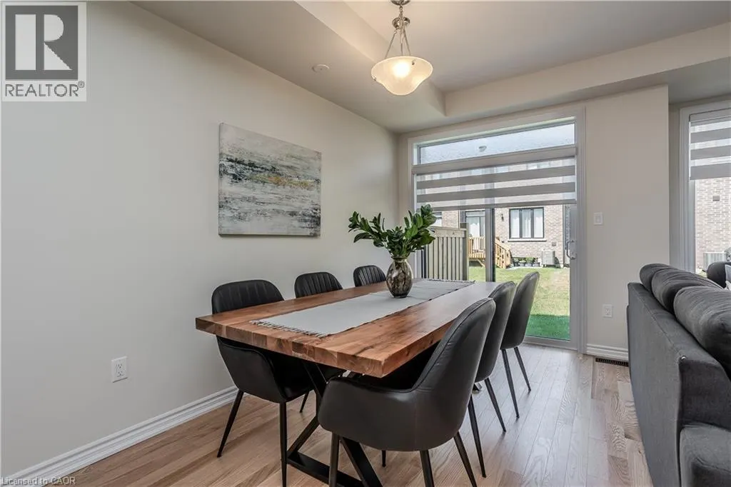 1407 OAKMONT Common
