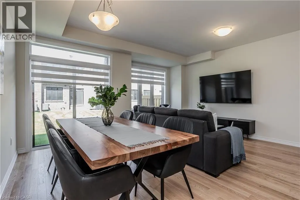 1407 OAKMONT Common