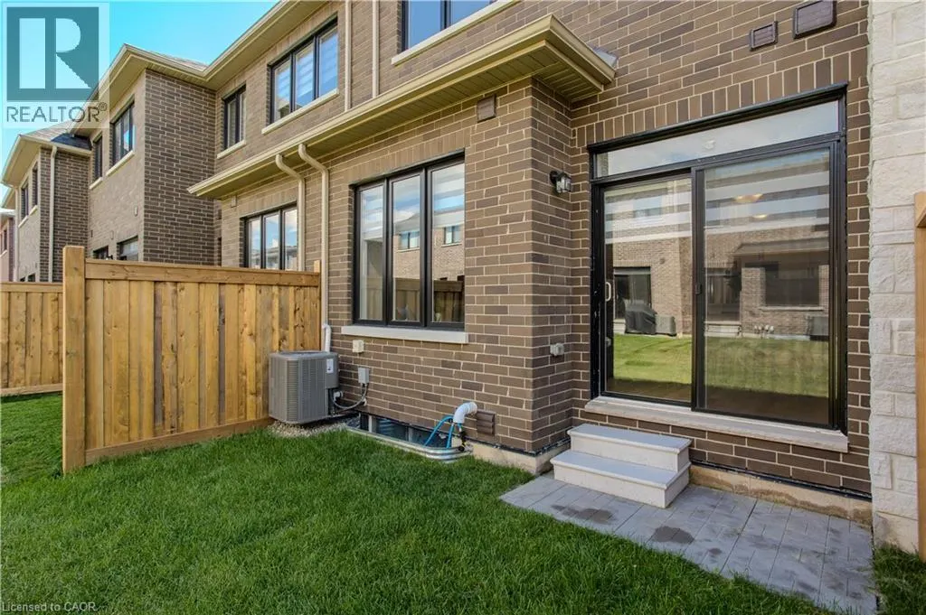 1407 OAKMONT Common