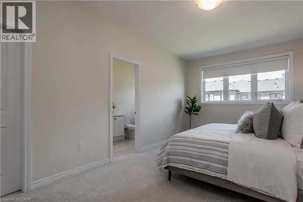 1407 OAKMONT Common