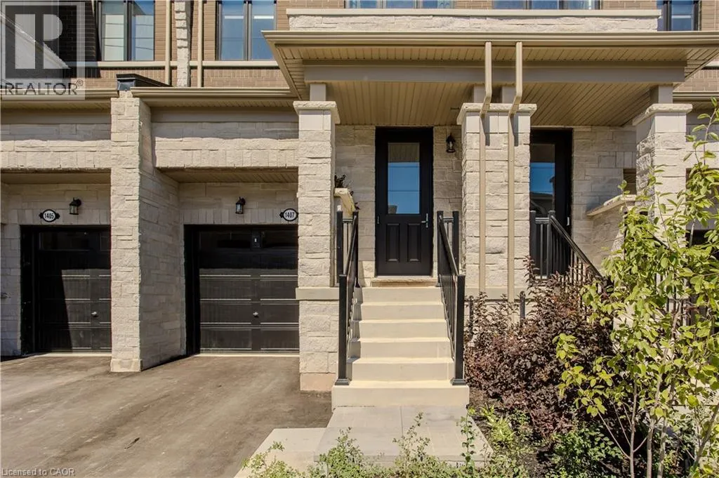 1407 OAKMONT Common