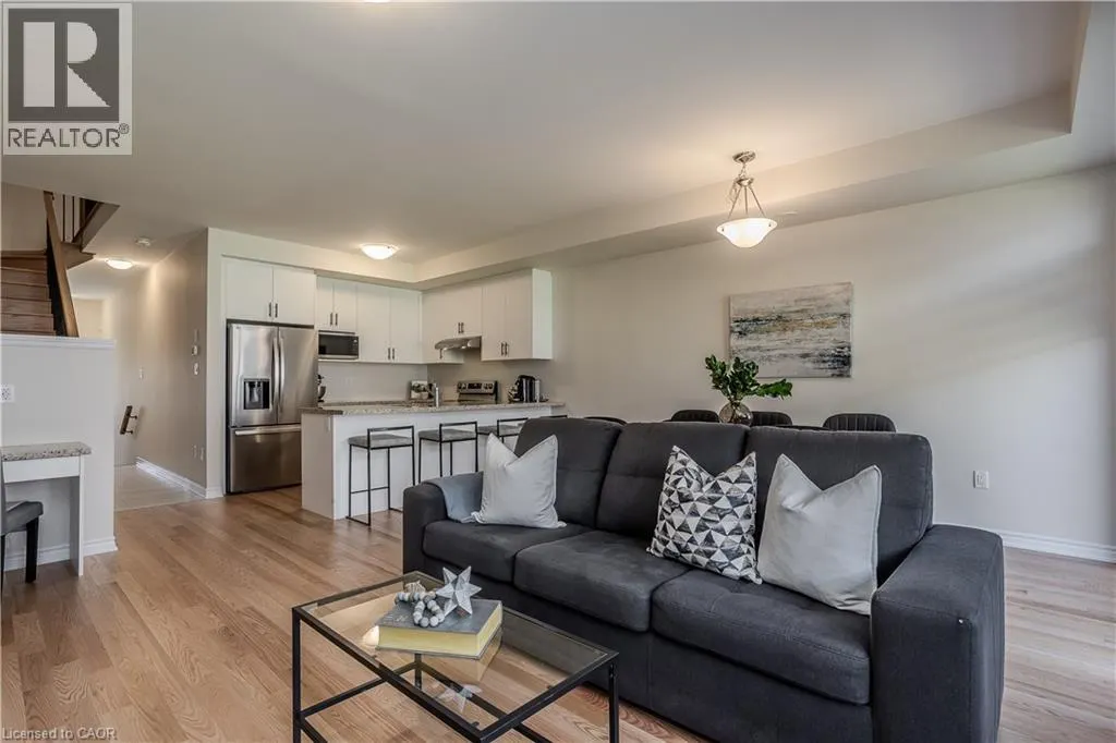 1407 OAKMONT Common