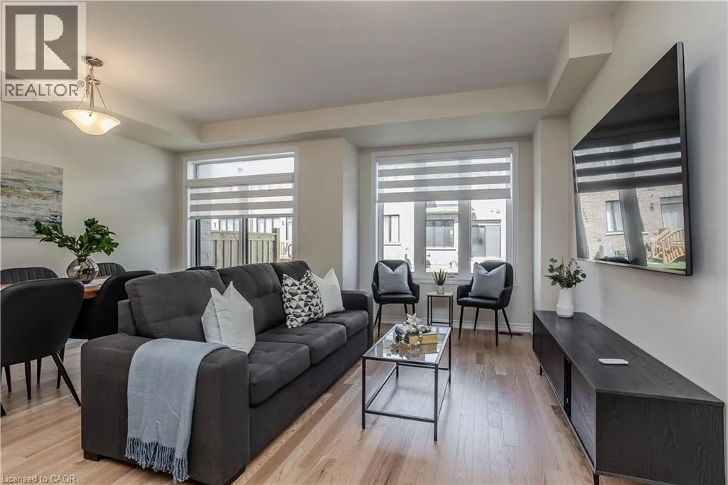 1407 OAKMONT Common