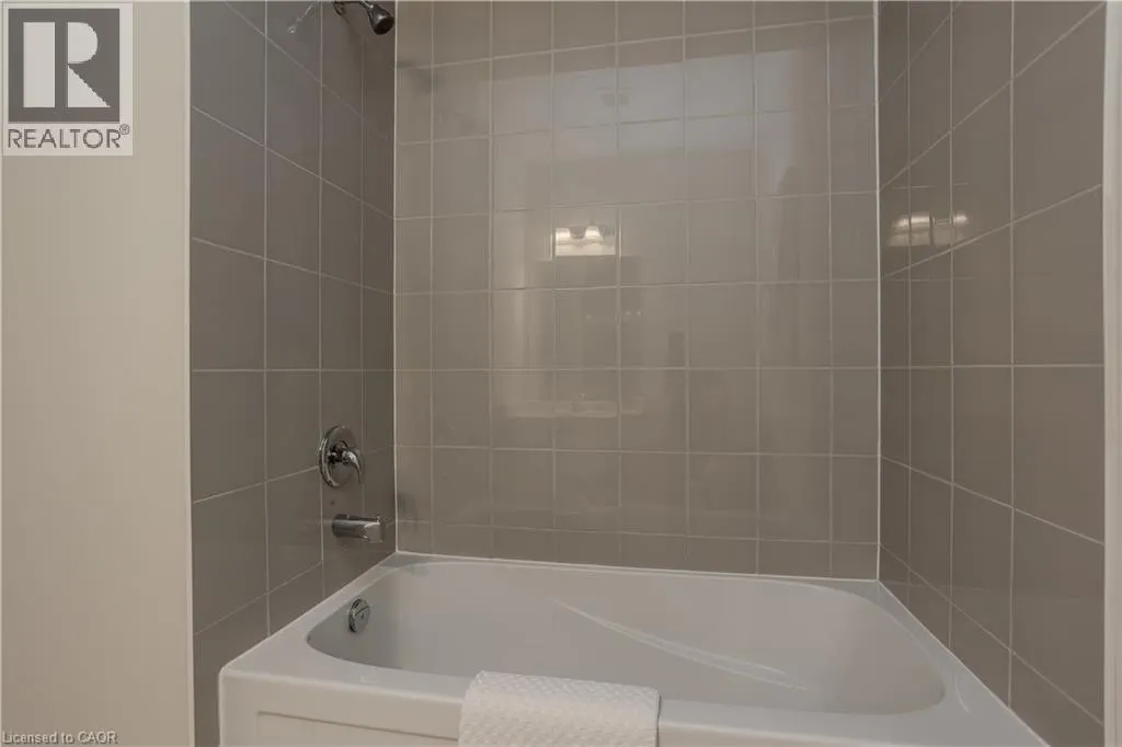 1407 OAKMONT Common