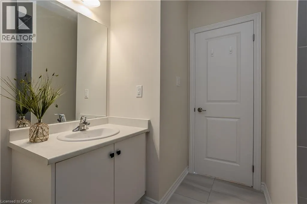 1407 OAKMONT Common