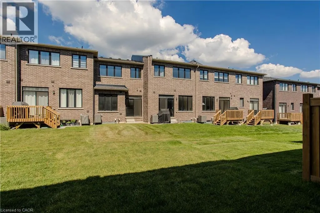1407 OAKMONT Common