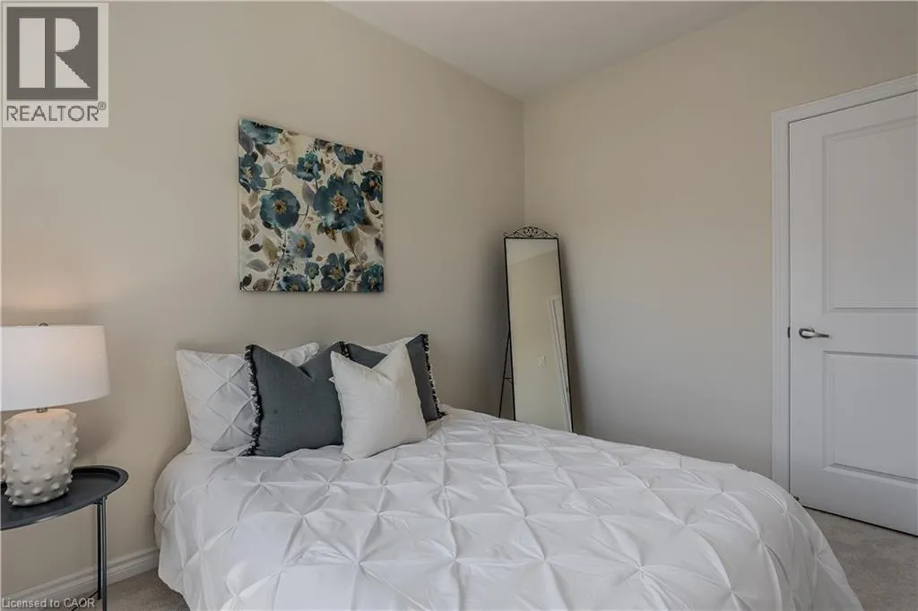 1407 OAKMONT Common