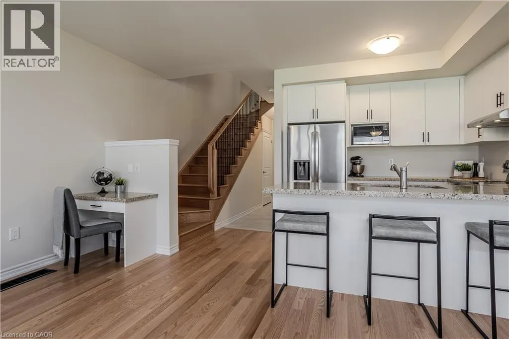 1407 OAKMONT Common