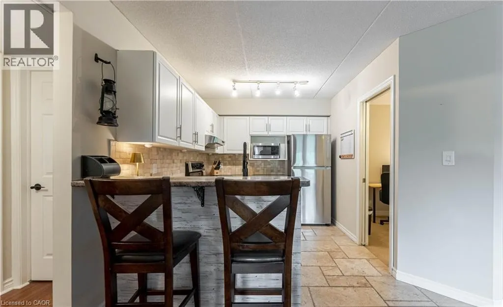 2020 CLEAVER Avenue Unit# 207, #207