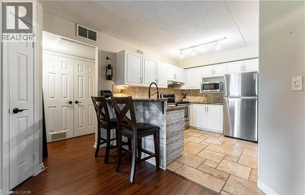 2020 CLEAVER Avenue Unit# 207, #207