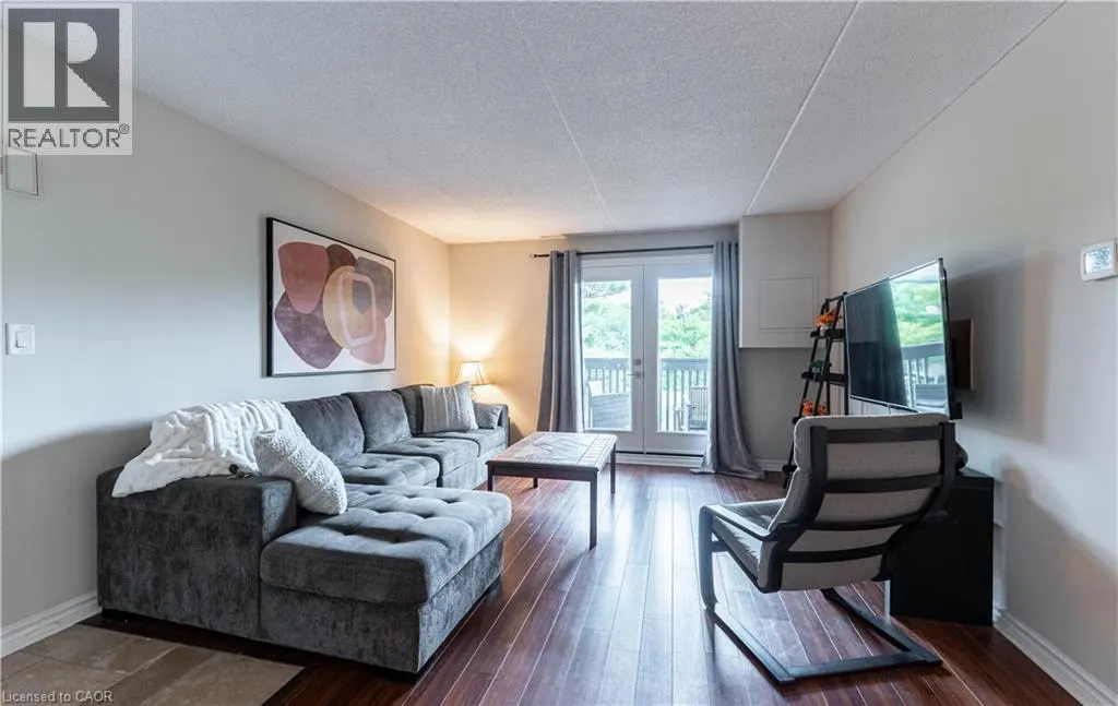 2020 CLEAVER Avenue Unit# 207, #207