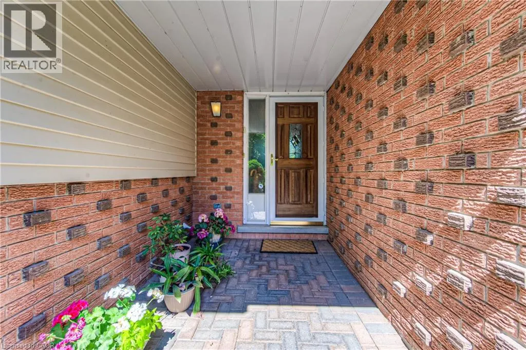 554 SPRUCEHILL Avenue