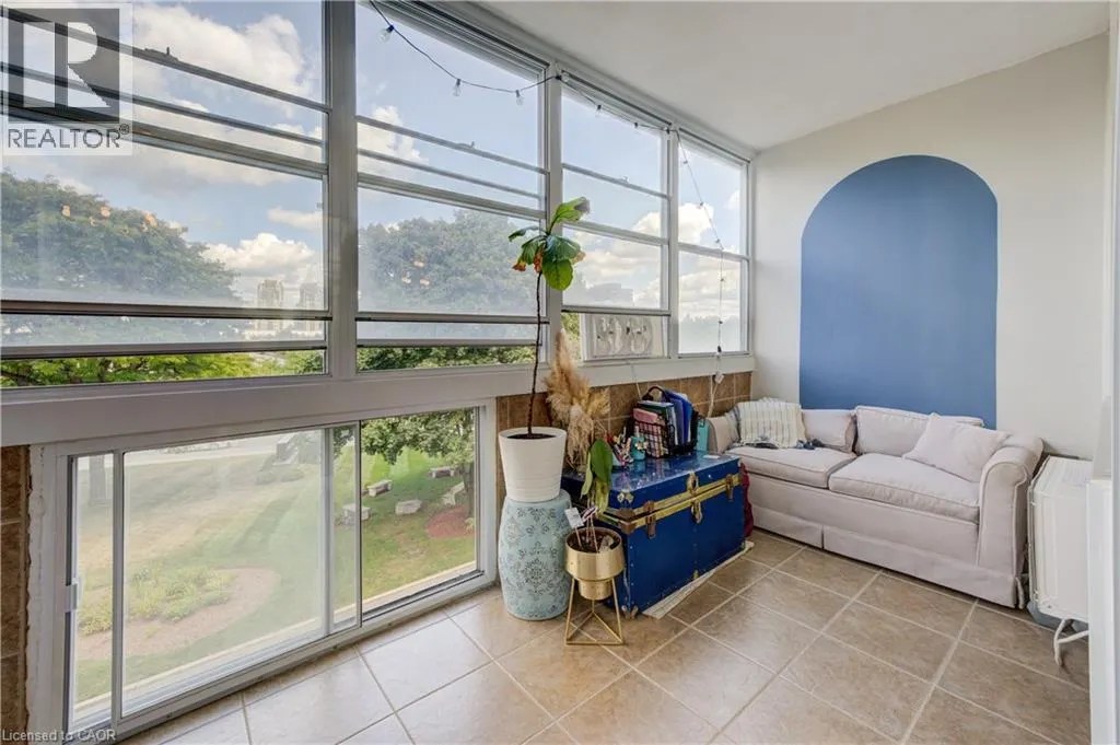 45 WESTMOUNT Road N Unit# 302, #302