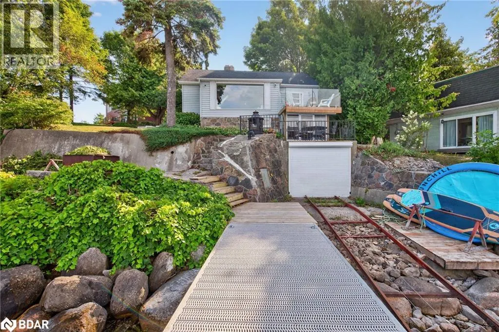 43 MOON POINT Drive