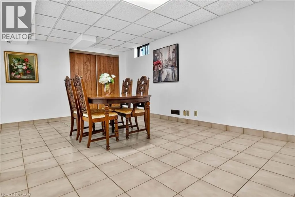 1084 GRANDEUR Crescent