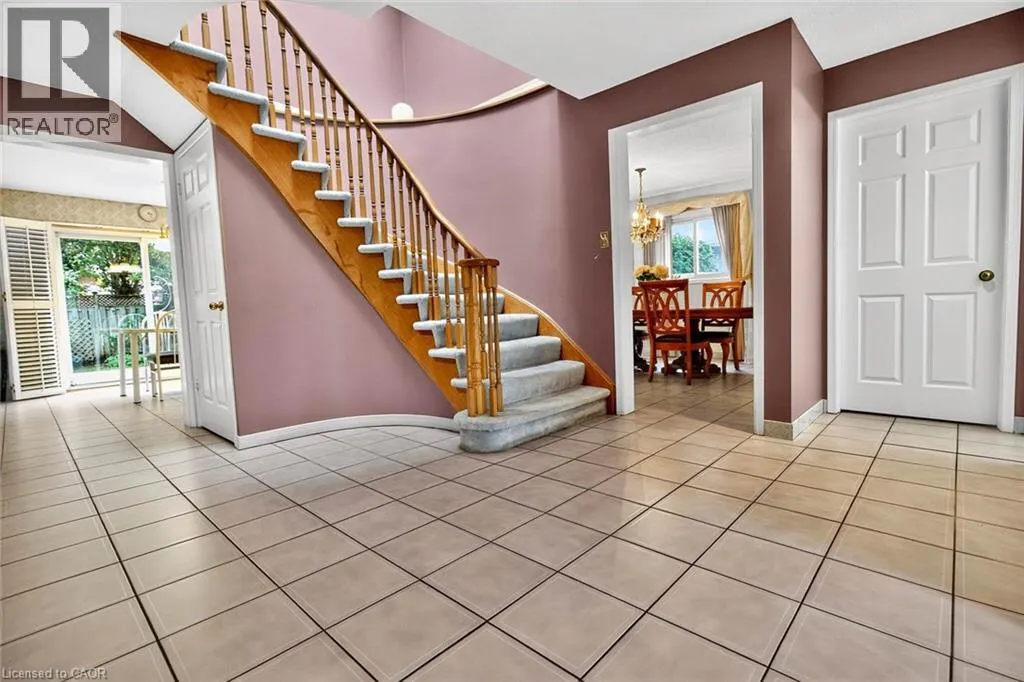 1084 GRANDEUR Crescent