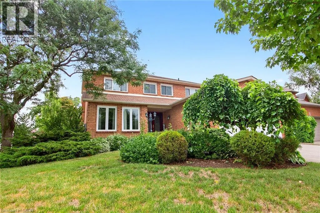 1084 GRANDEUR Crescent