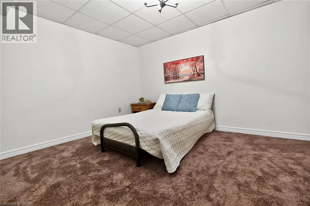 1084 GRANDEUR Crescent