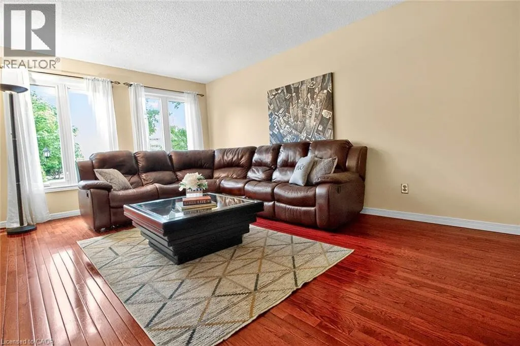1084 GRANDEUR Crescent