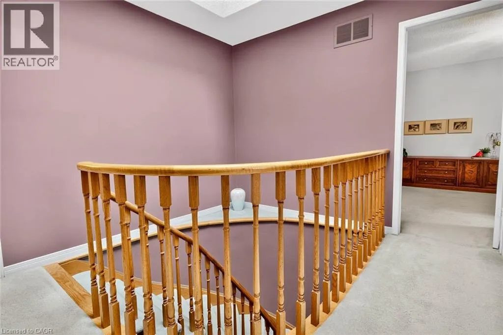 1084 GRANDEUR Crescent